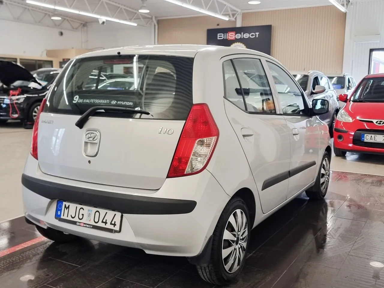 Vehicle image 14