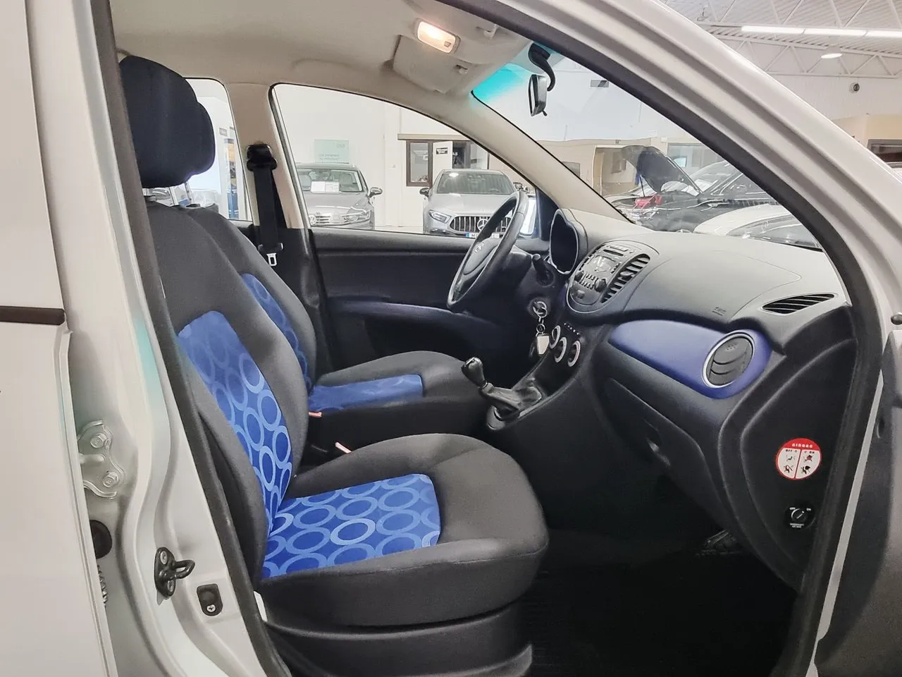 Vehicle image 15
