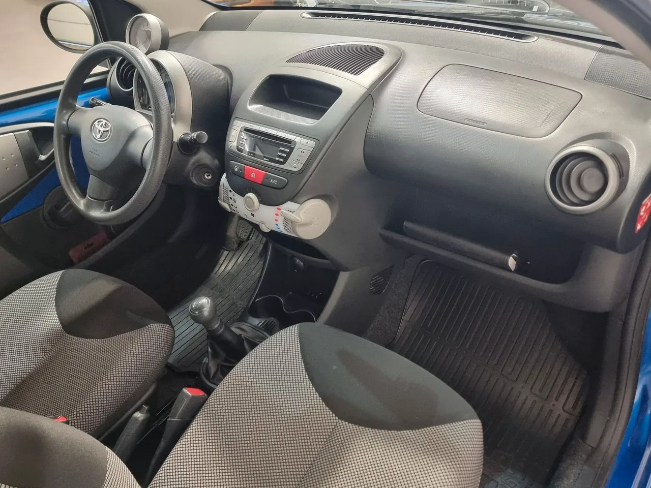 Vehicle image 10