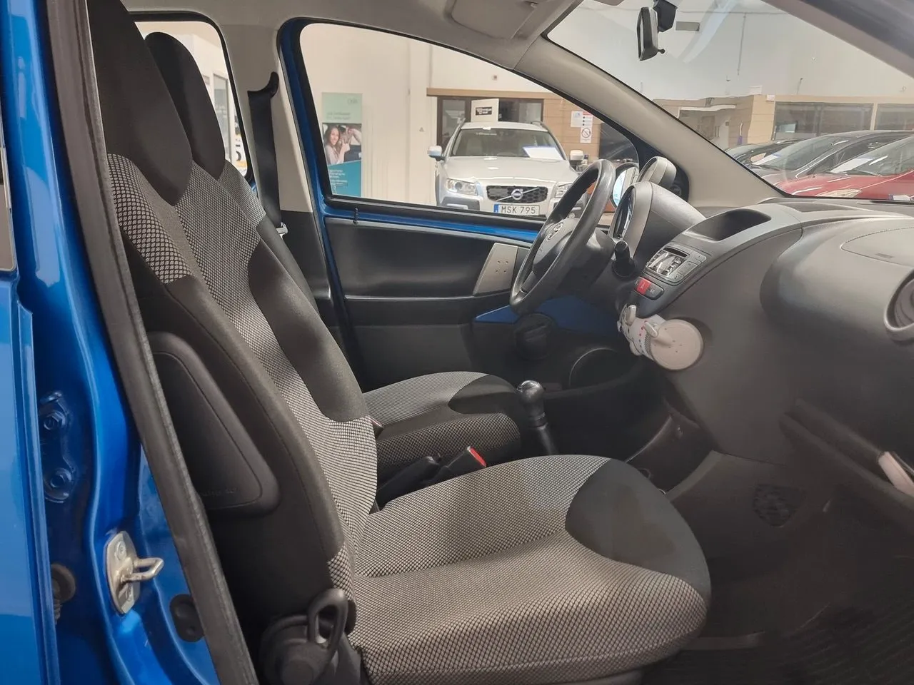 Vehicle image 11