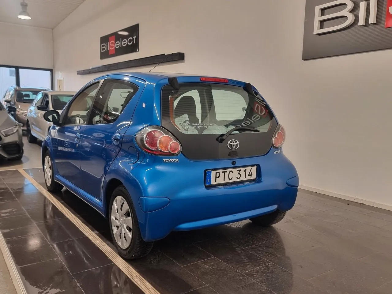 Vehicle image 8