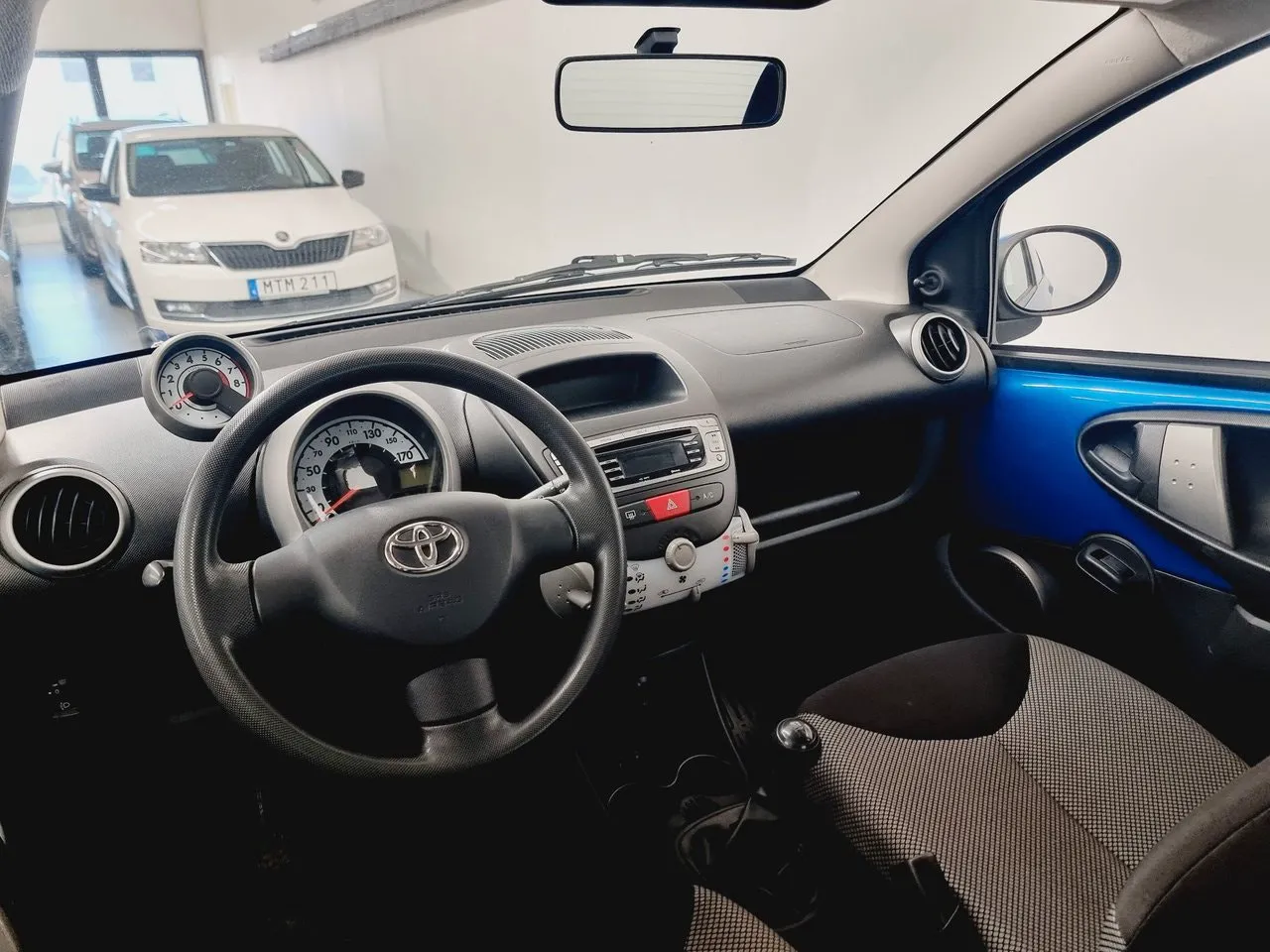 Vehicle image 6