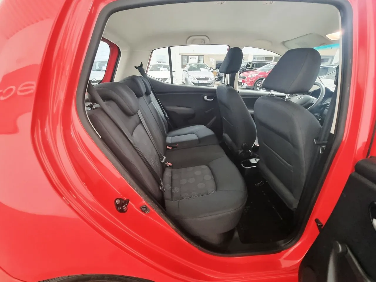 Vehicle image 16