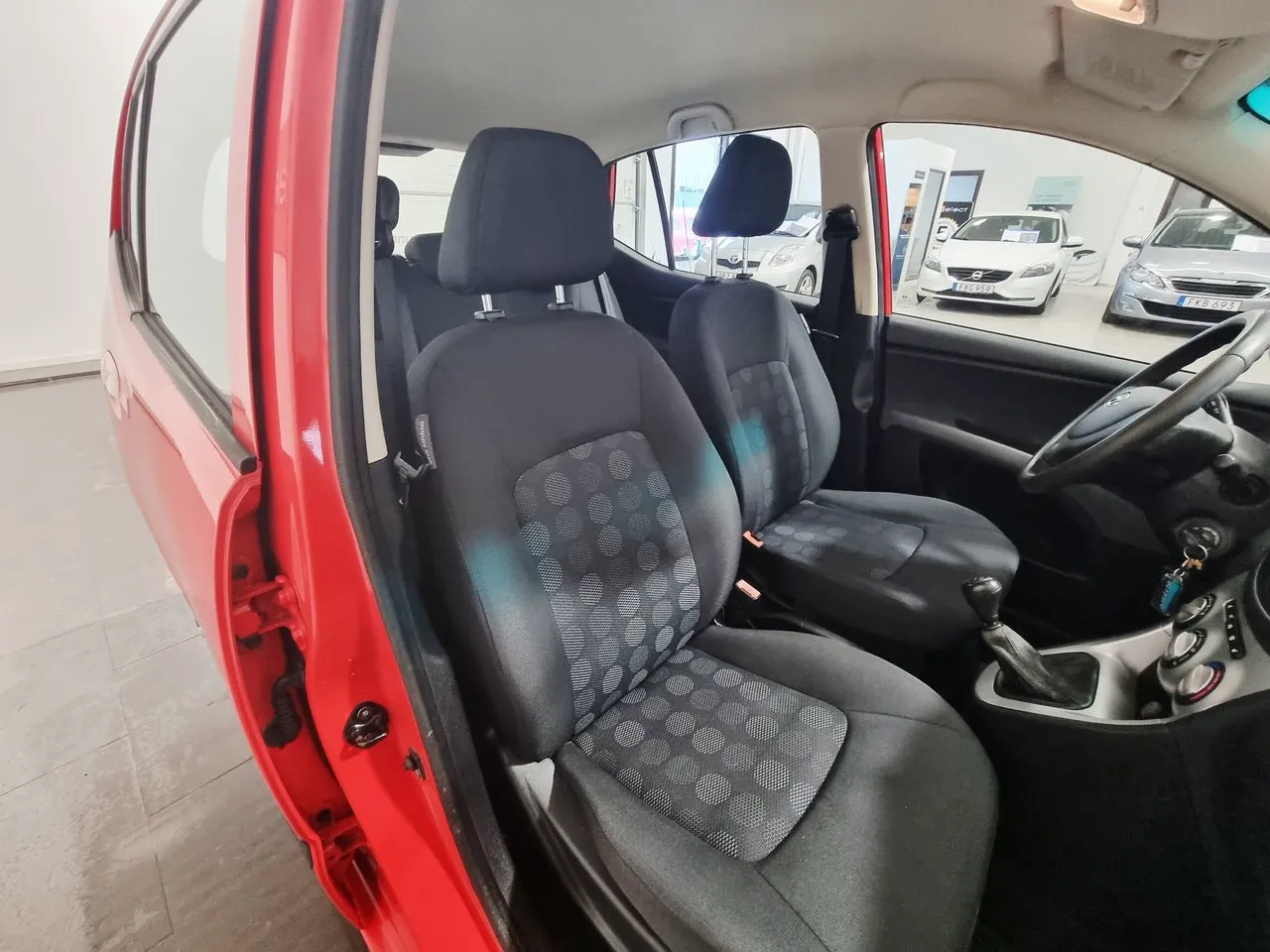 Vehicle image 15