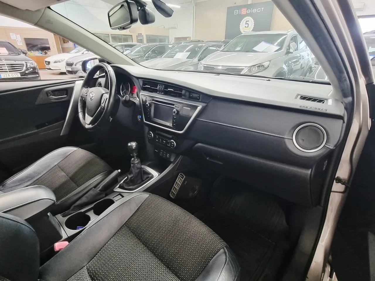 Vehicle image 17