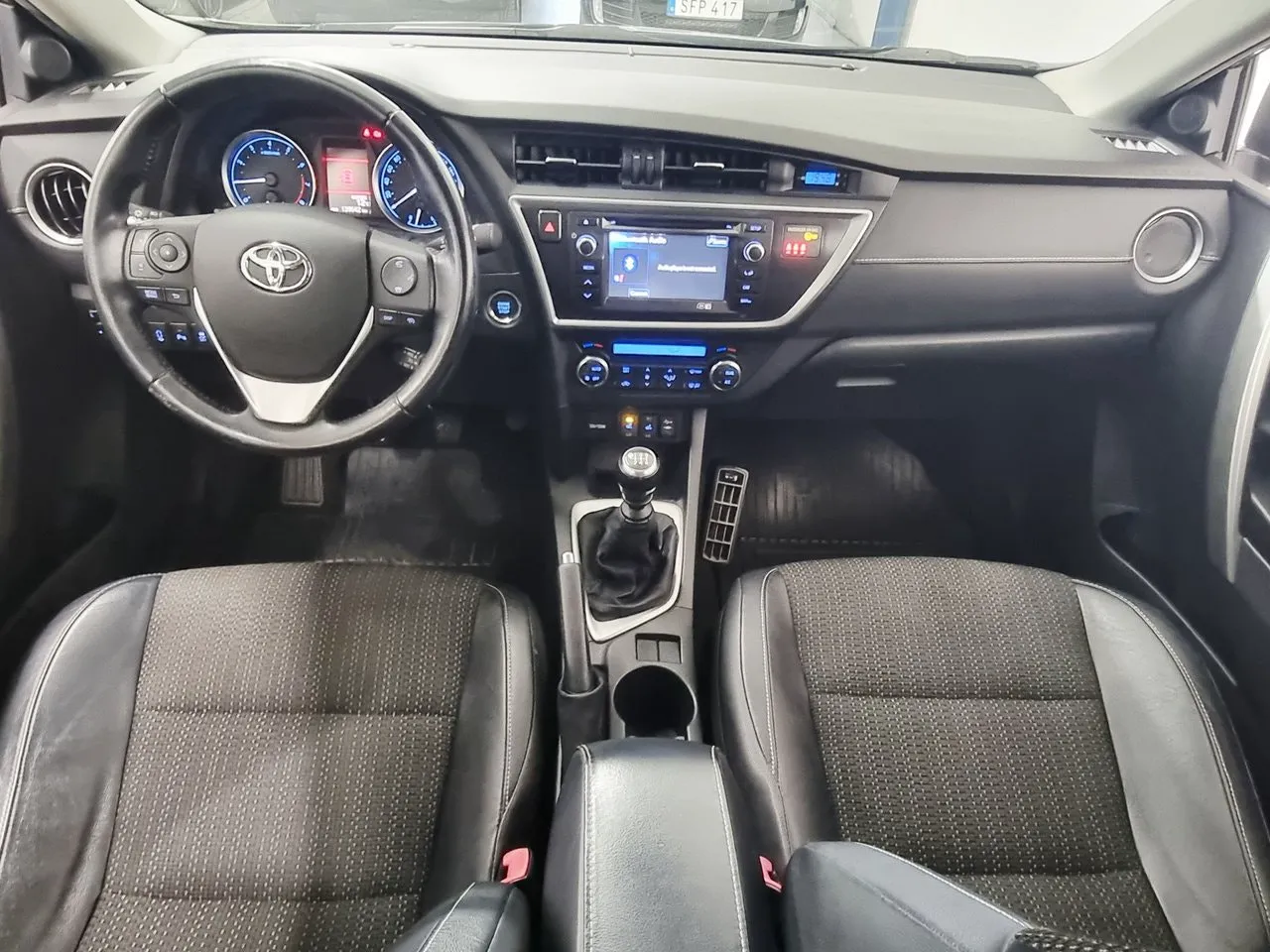 Vehicle image 10