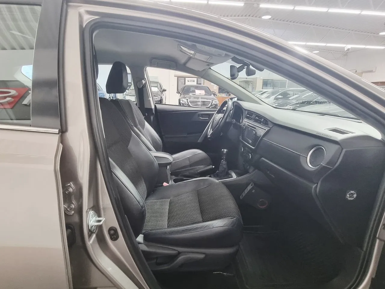 Vehicle image 18