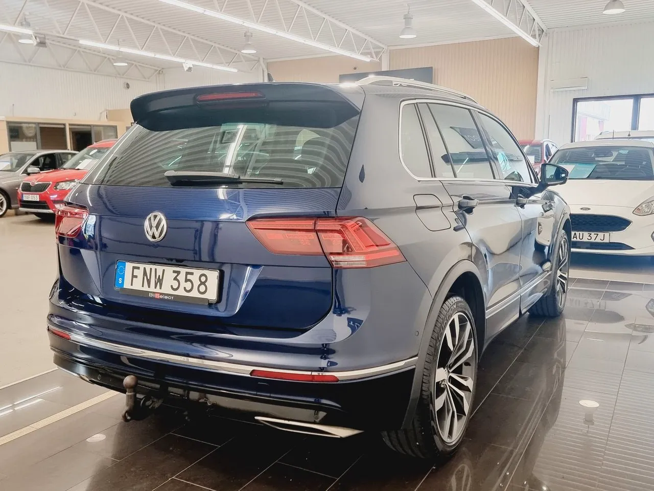Vehicle image 19
