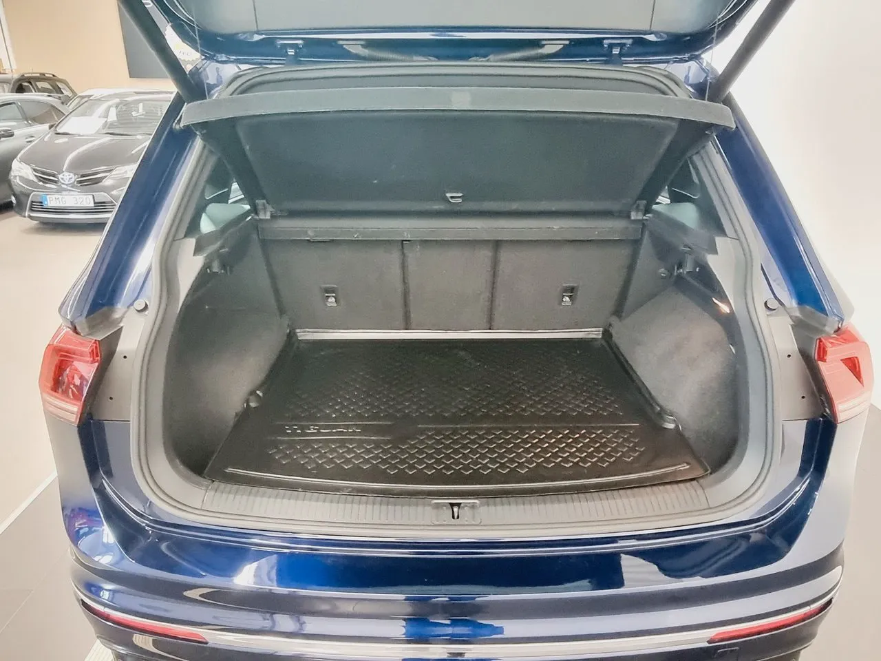 Vehicle image 25