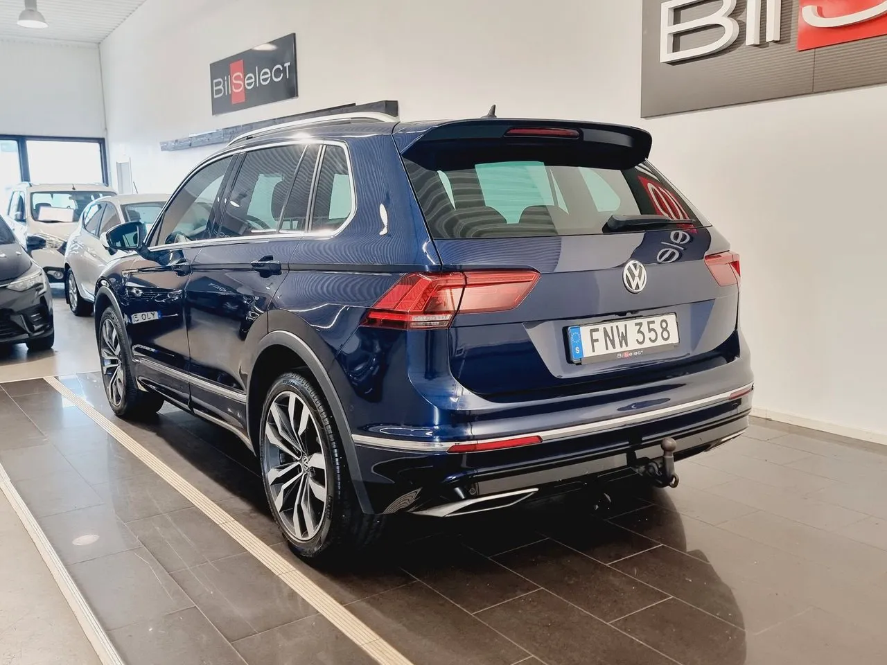Vehicle image 18