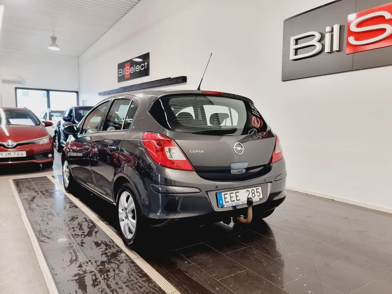 Vehicle image 11