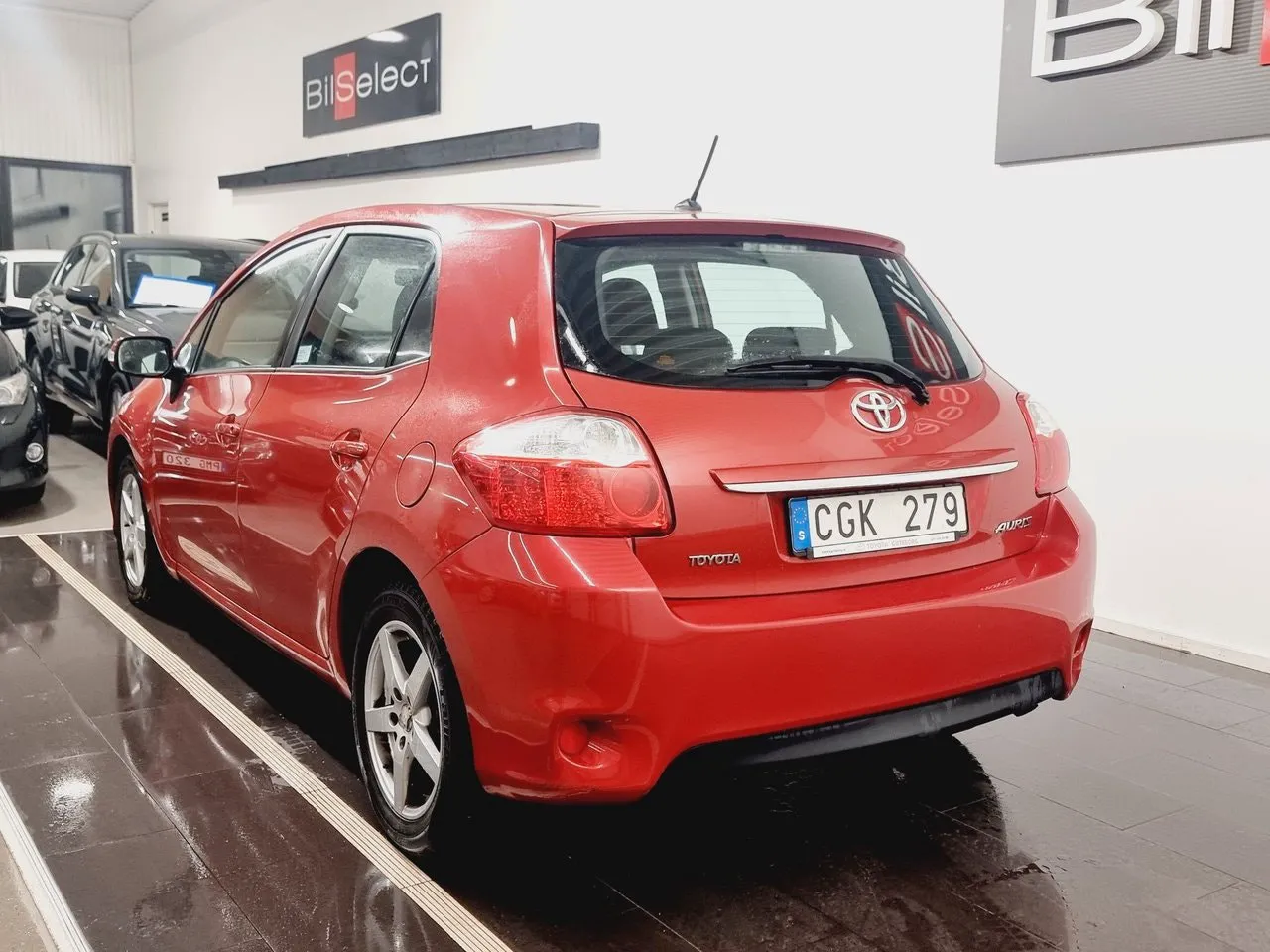 Vehicle image 12