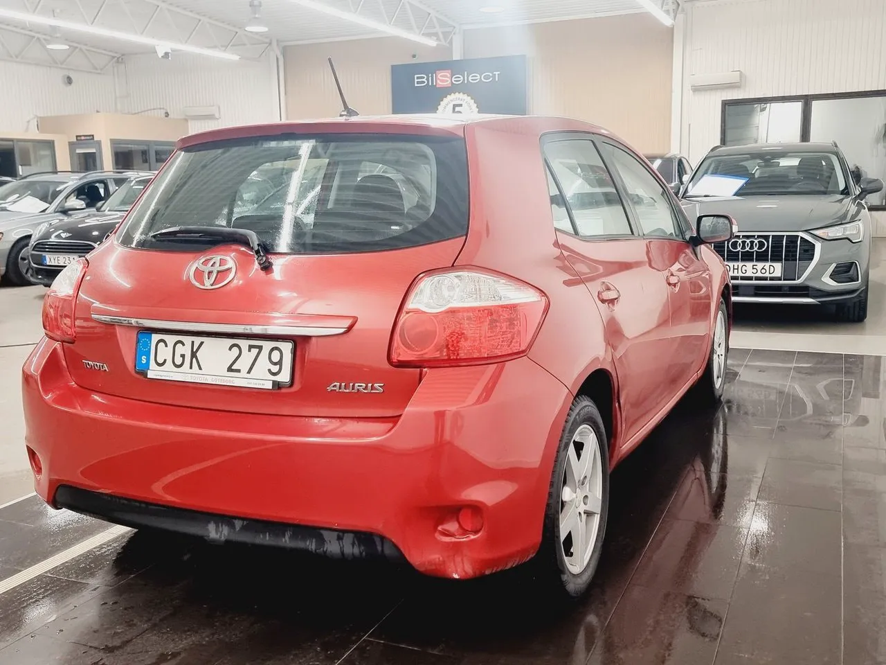 Vehicle image 13