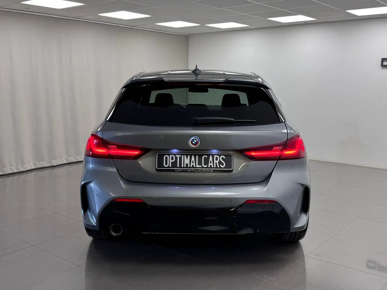 Vehicle image 15