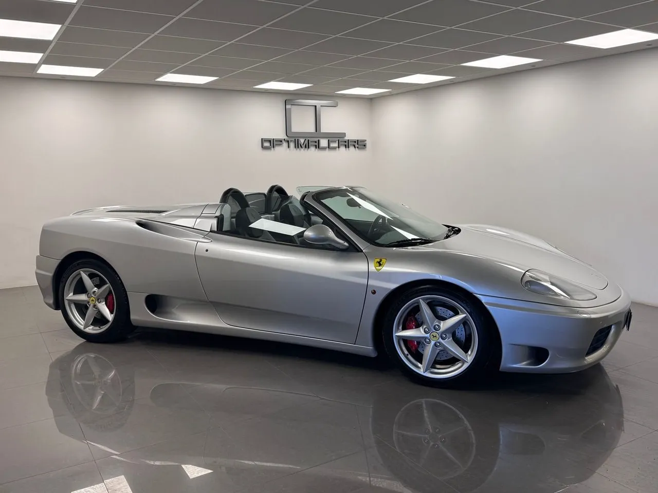 Vehicle image 15