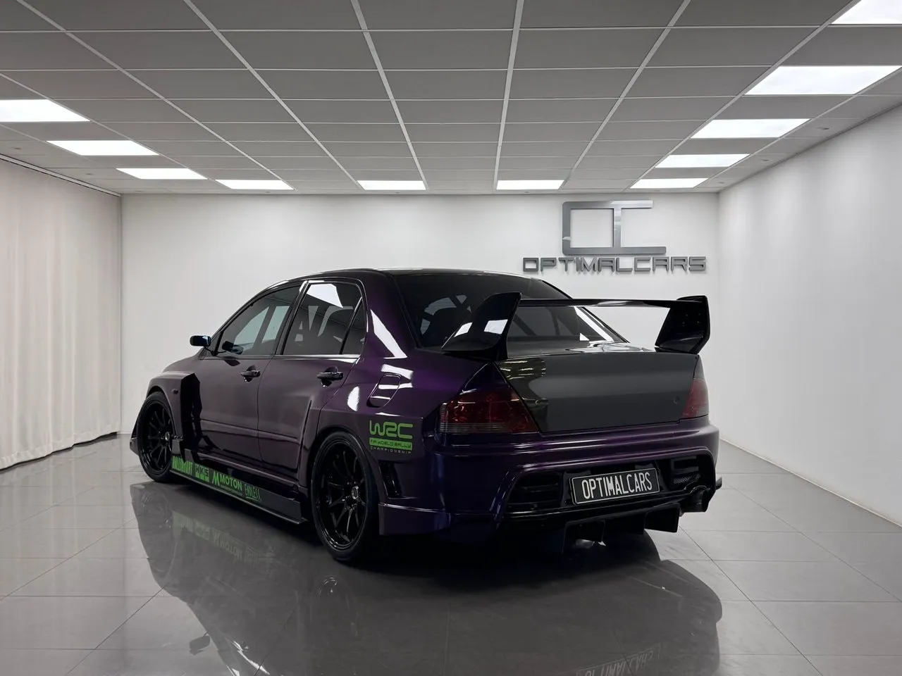 Vehicle image 18