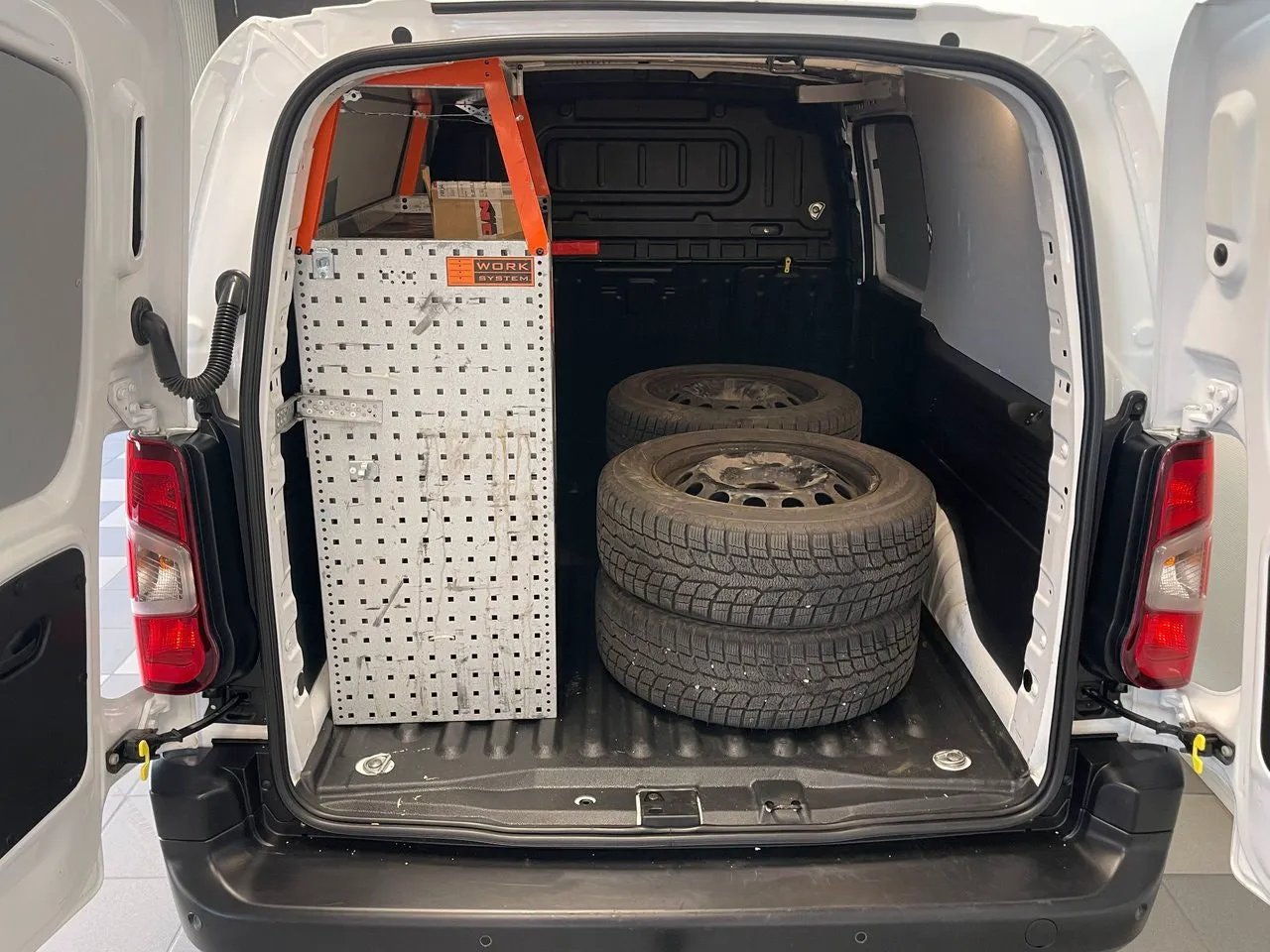 Vehicle image 12