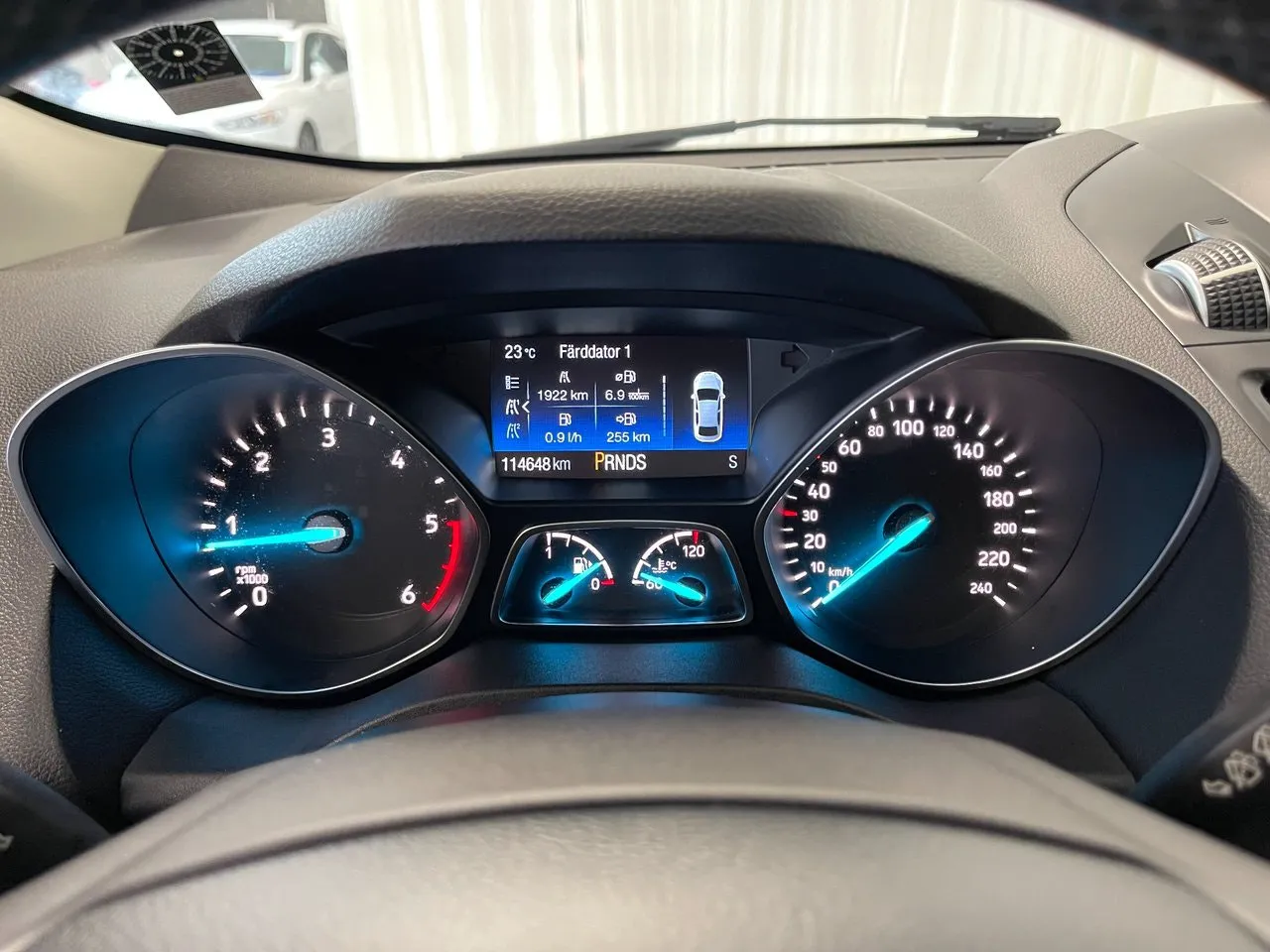 Vehicle image 18
