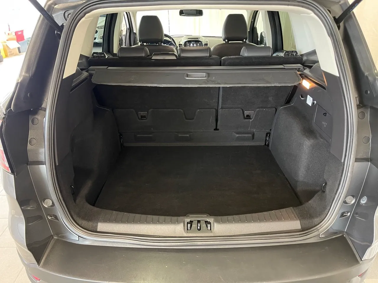 Vehicle image 19