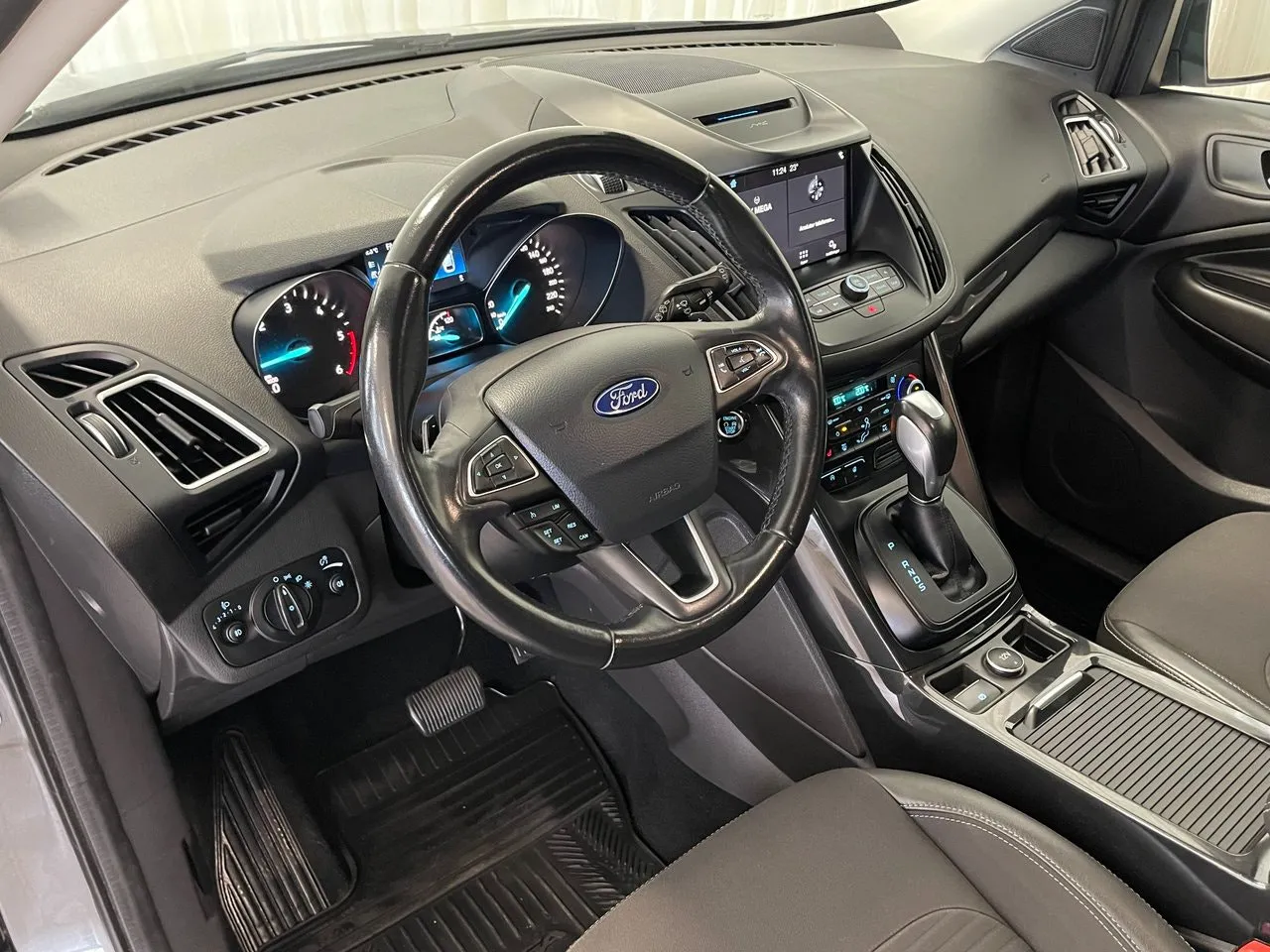 Vehicle image 6