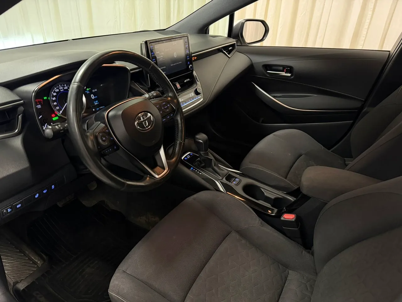Vehicle image 12