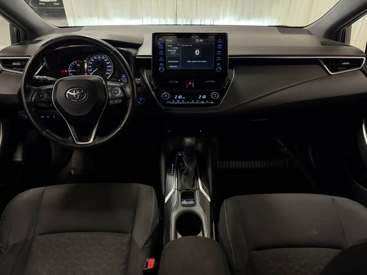Vehicle image 15