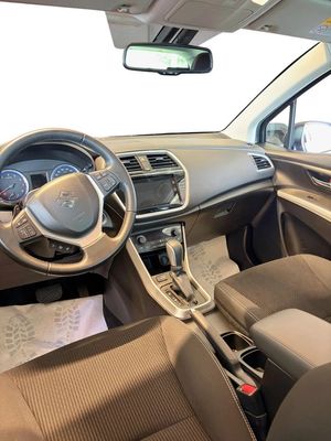 Suzuki S-CROSS bild 5