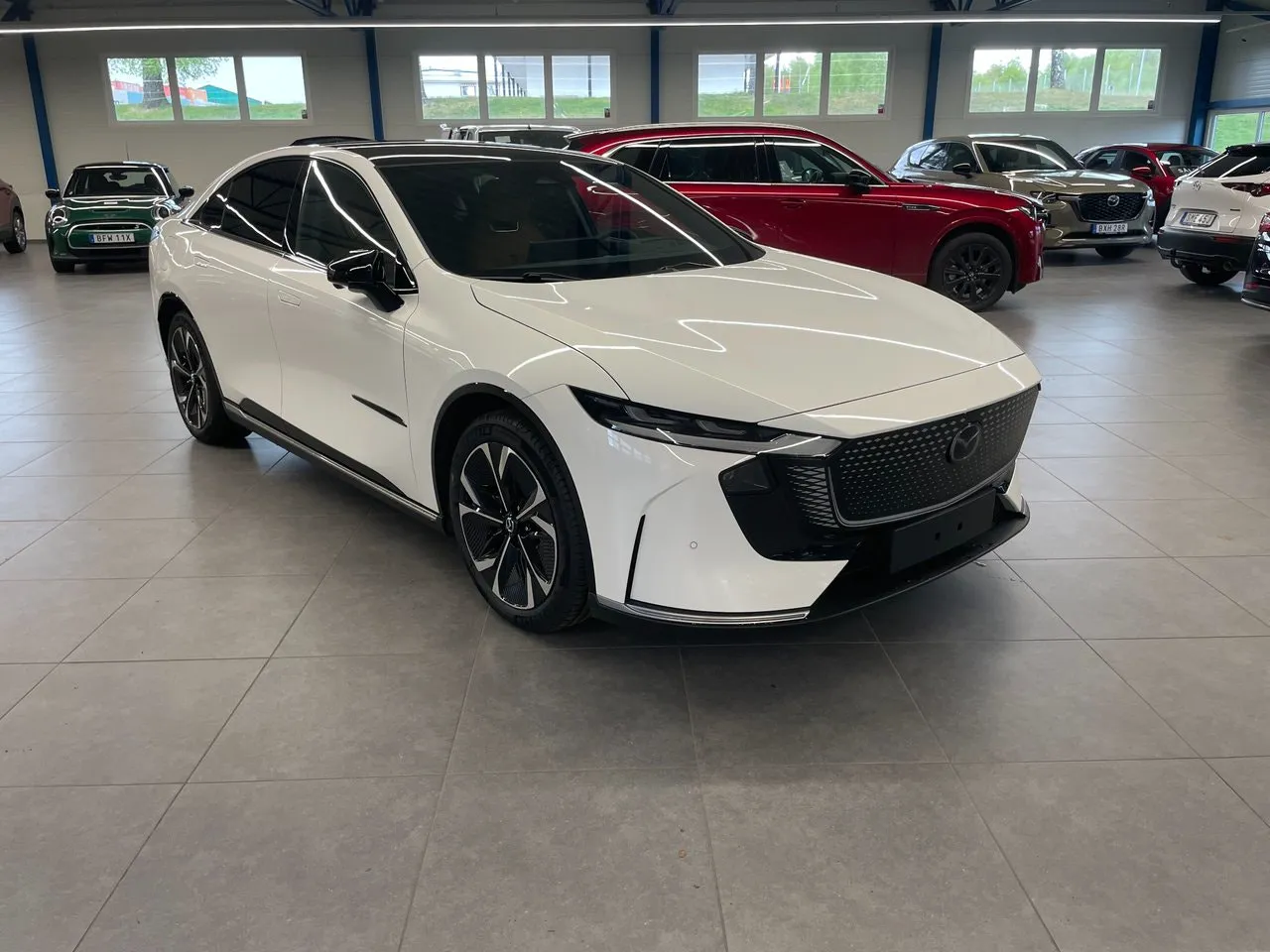 Vehicle image 5