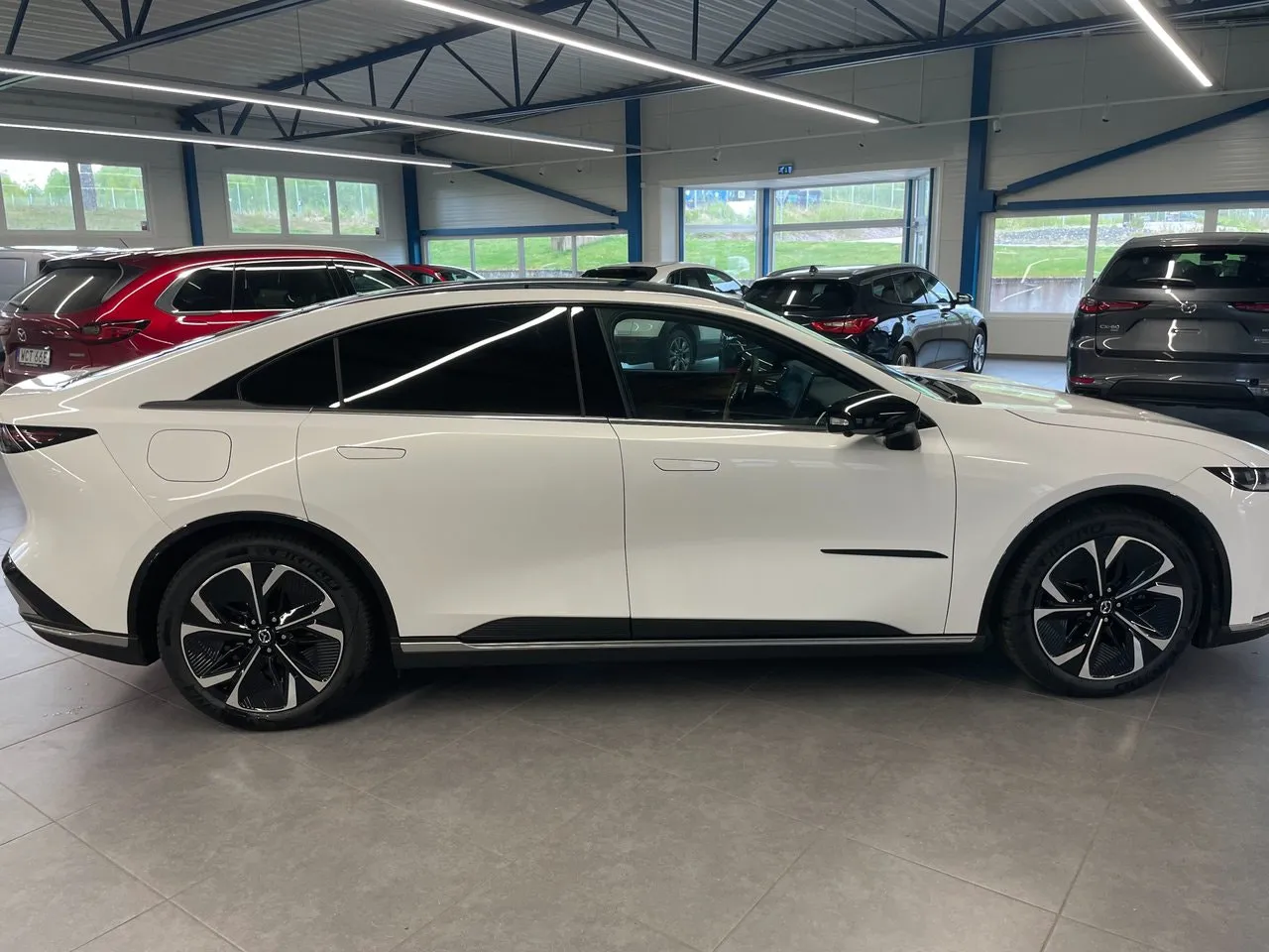 Vehicle image 4