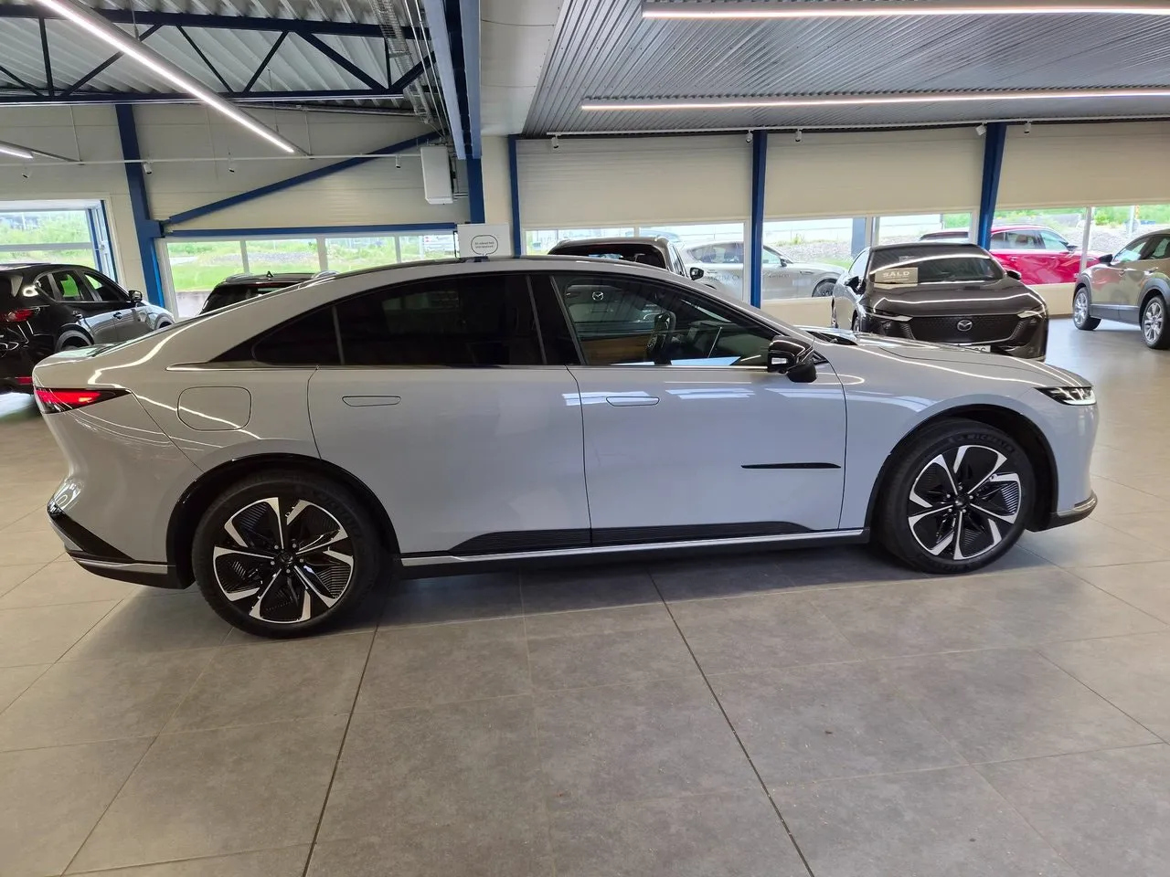 Vehicle image 4