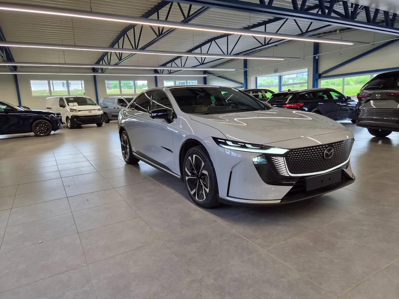 Vehicle image 5