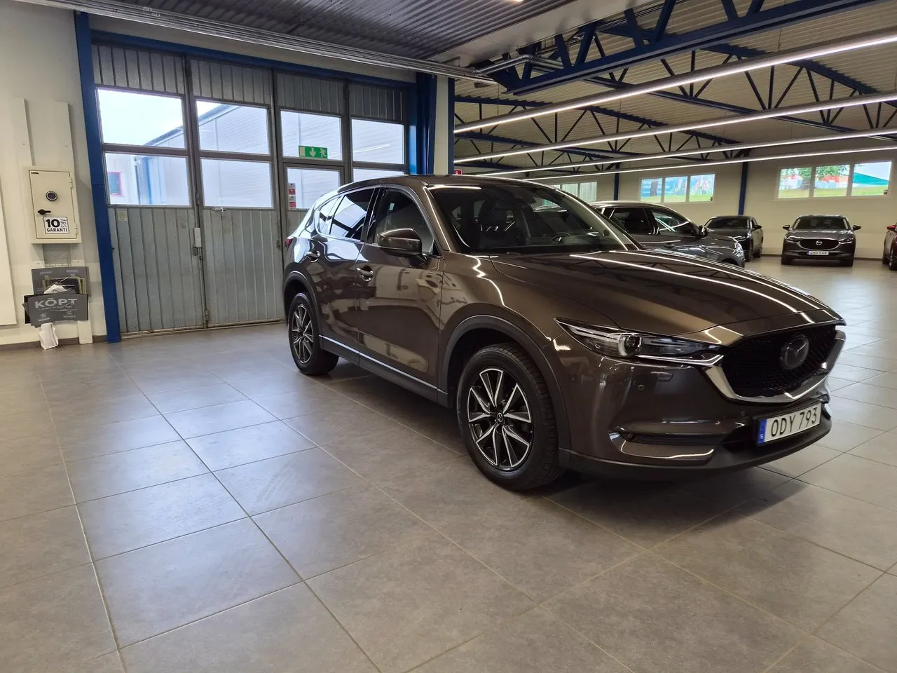 Vehicle image 5