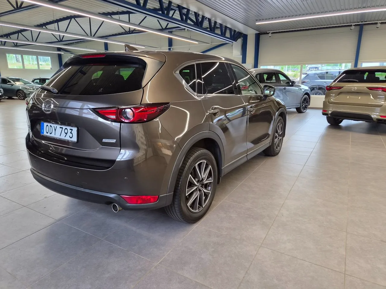 Vehicle image 3