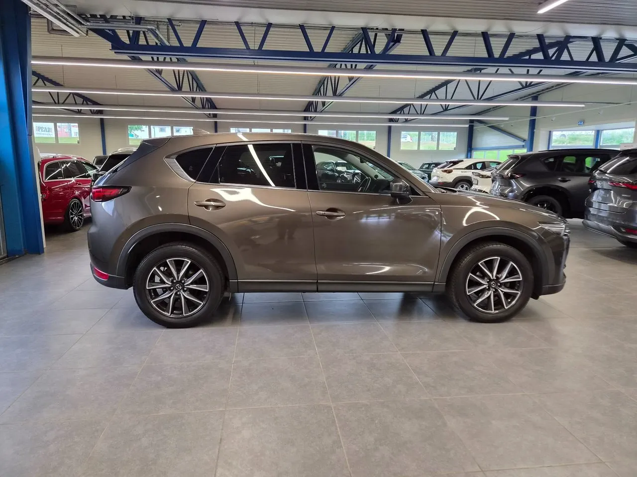 Vehicle image 4