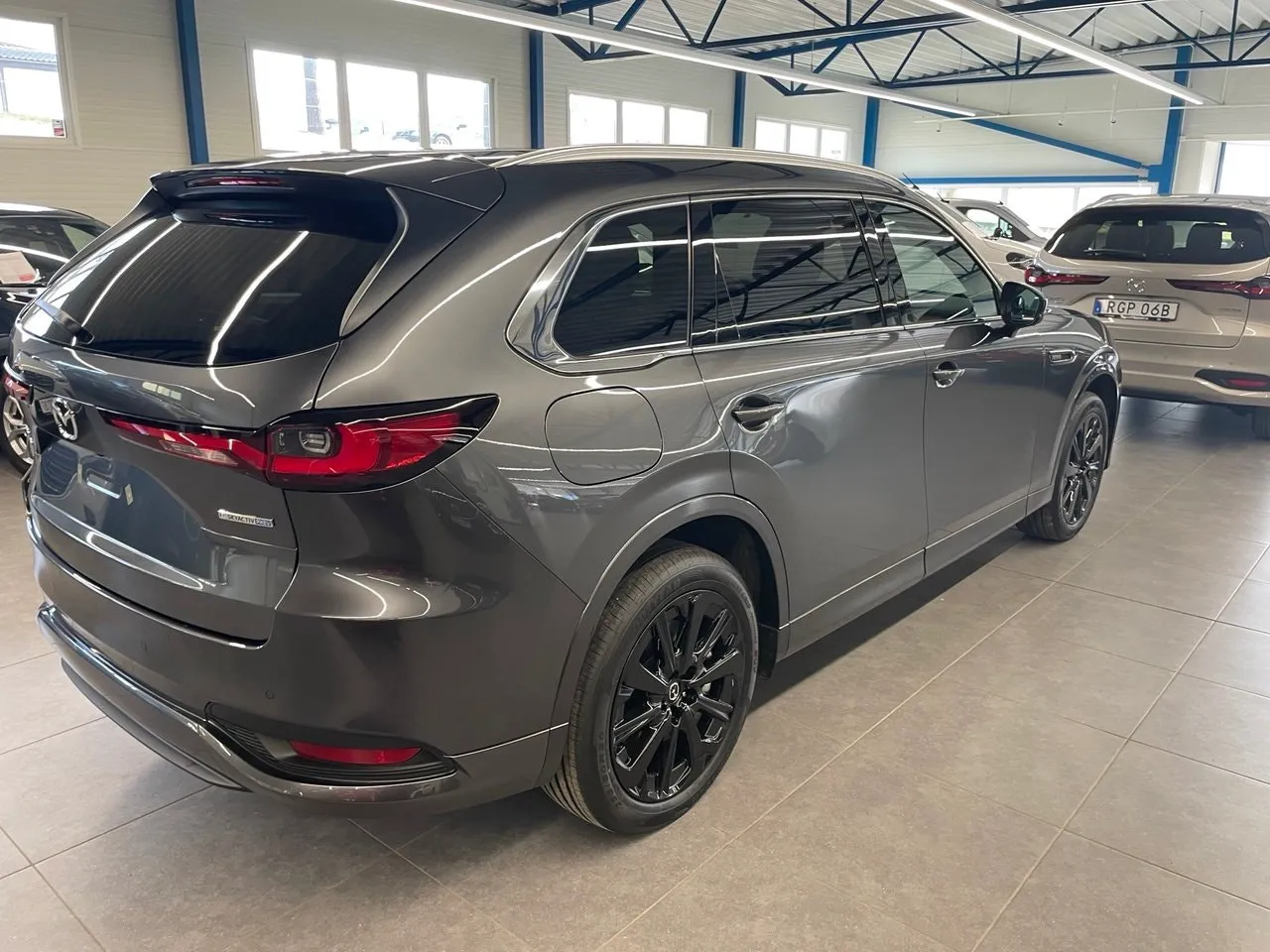 Vehicle image 3