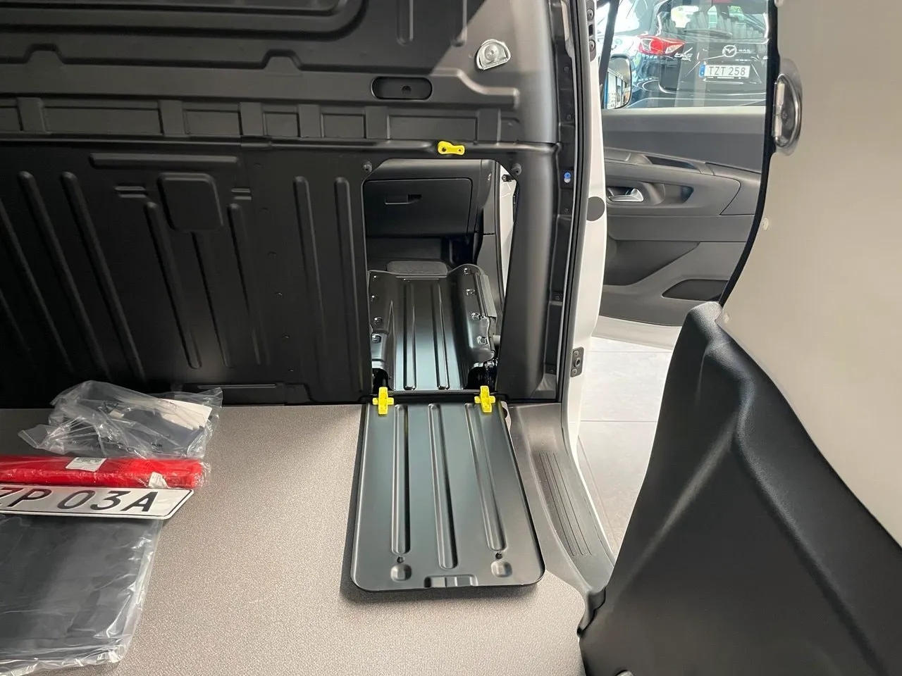 Vehicle image 7