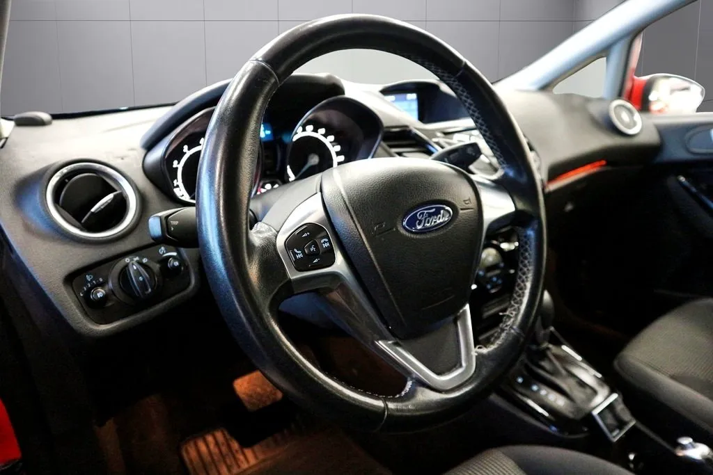 Vehicle image 9