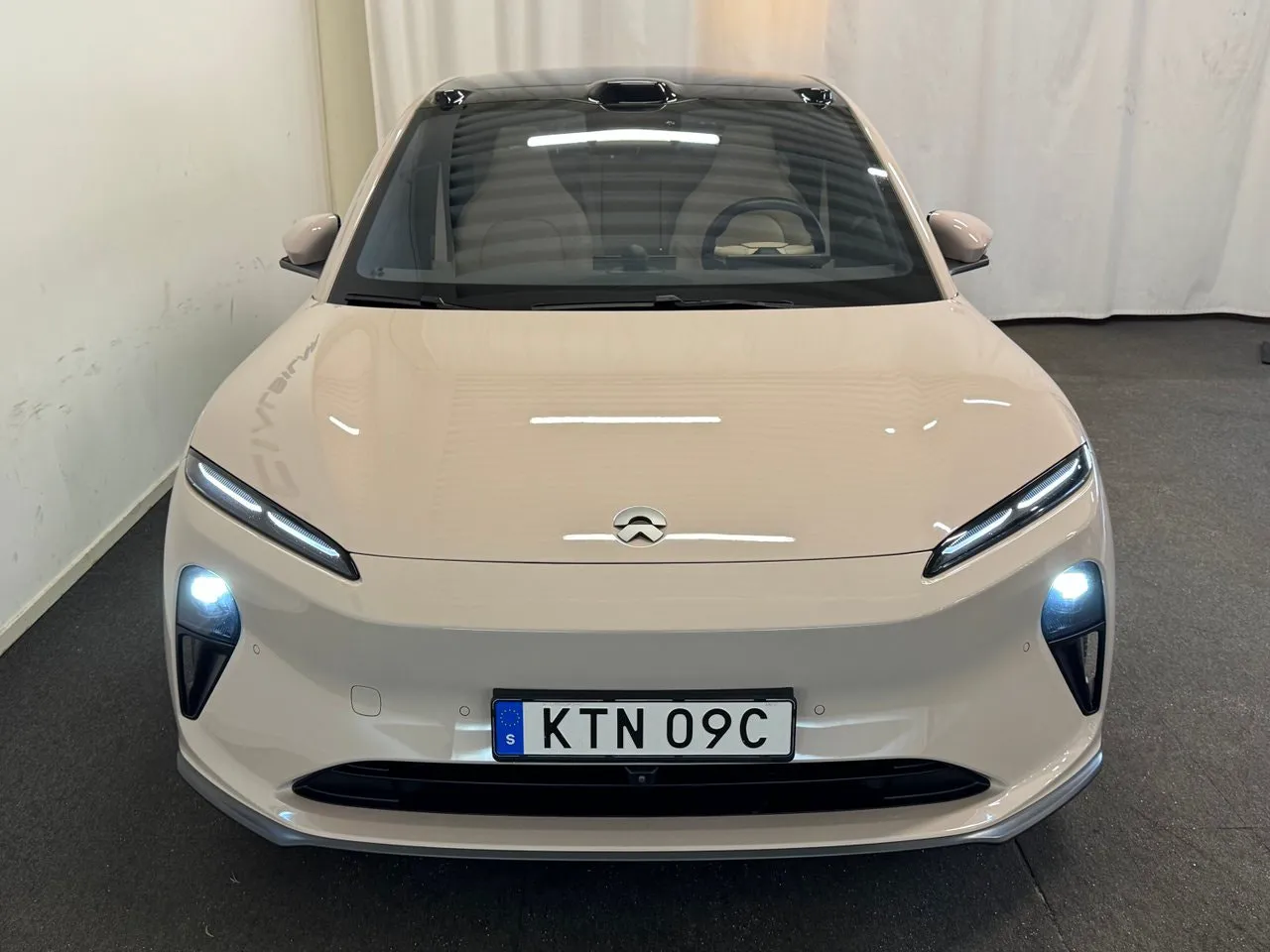 Vehicle image 18