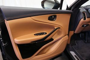 Aston Martin DBX bild 5