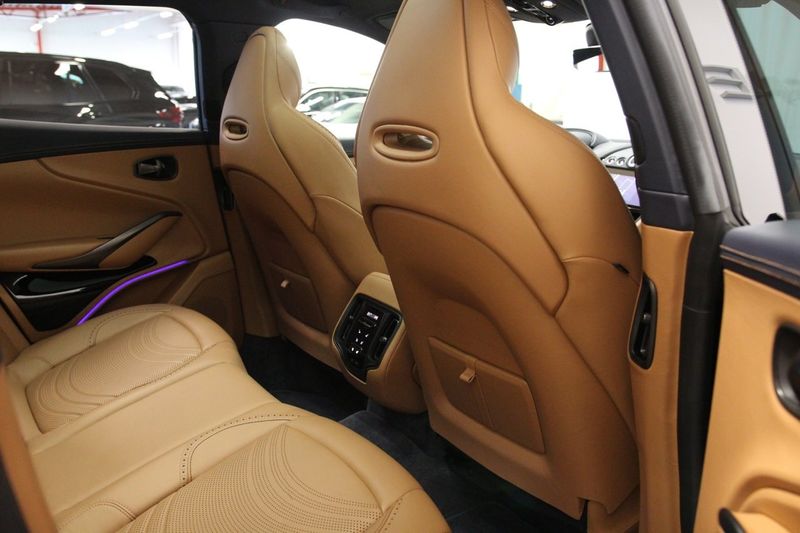 Aston Martin DBX bild 16