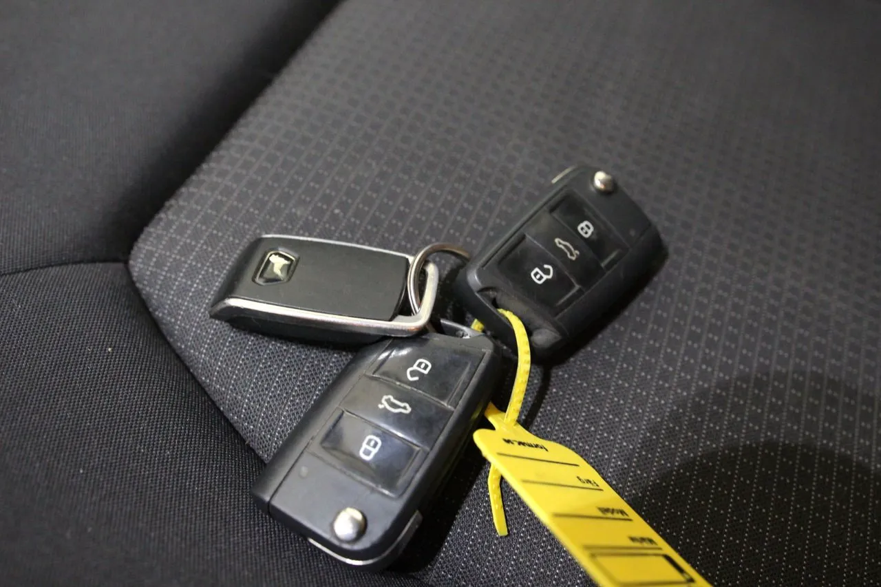 Vehicle image 22
