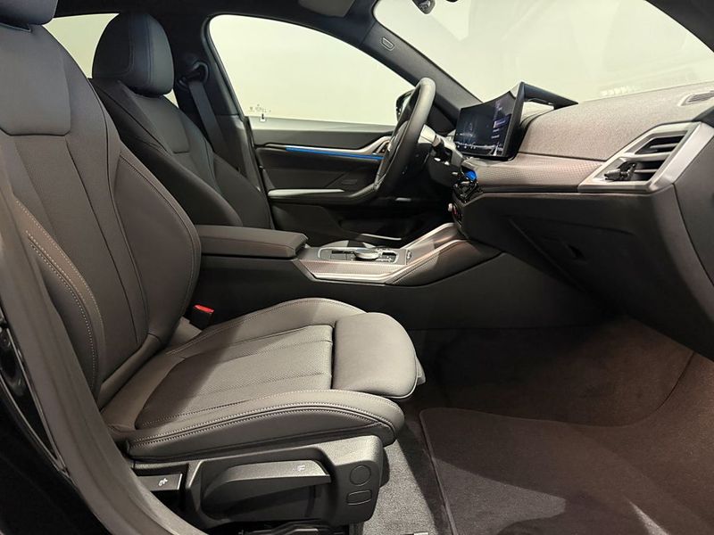 BMW i4 bild 8