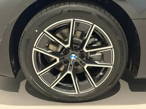 BMW i4 bild 5
