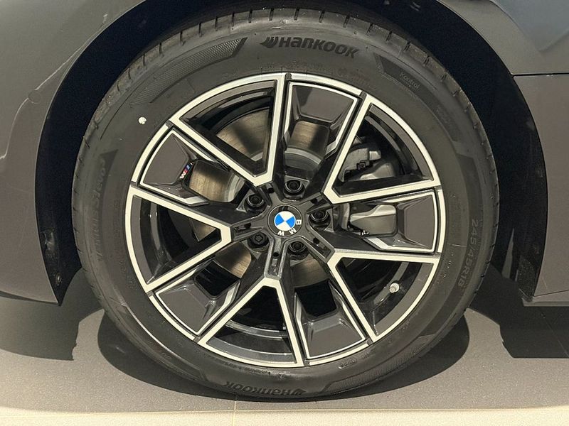 BMW i4 bild 5