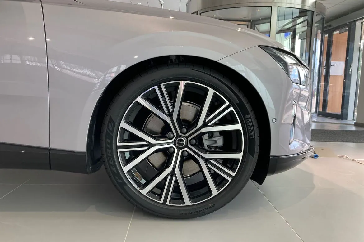 Vehicle image 16