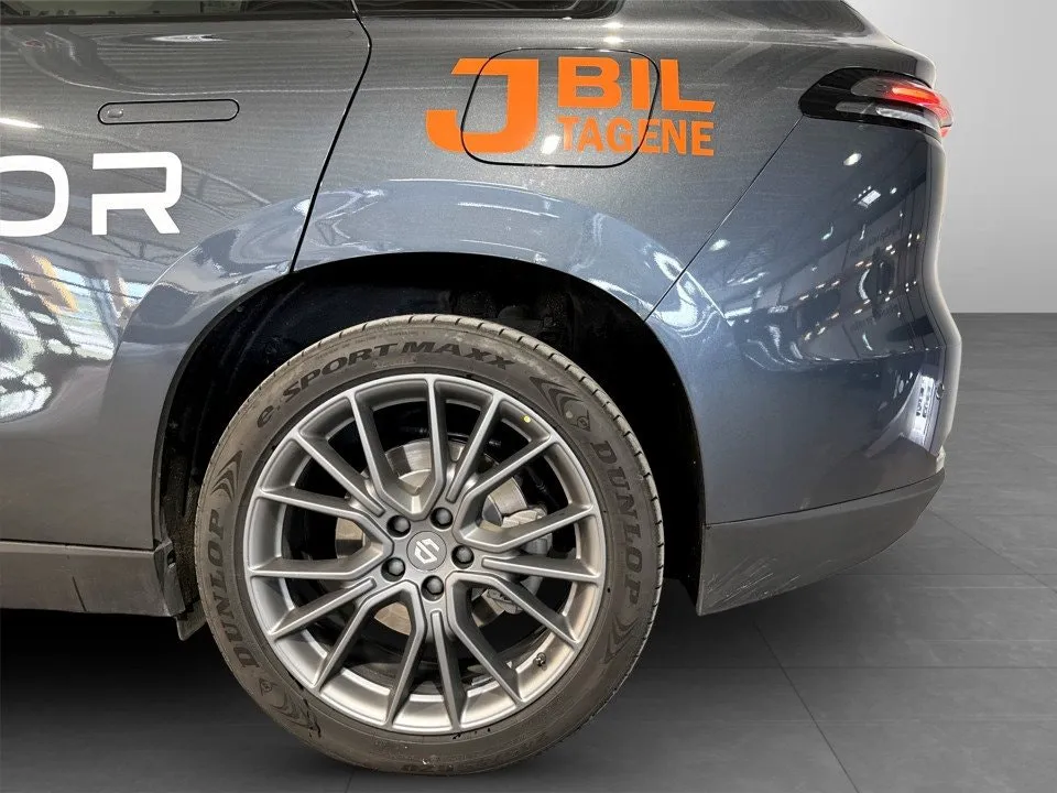 Vehicle image 7