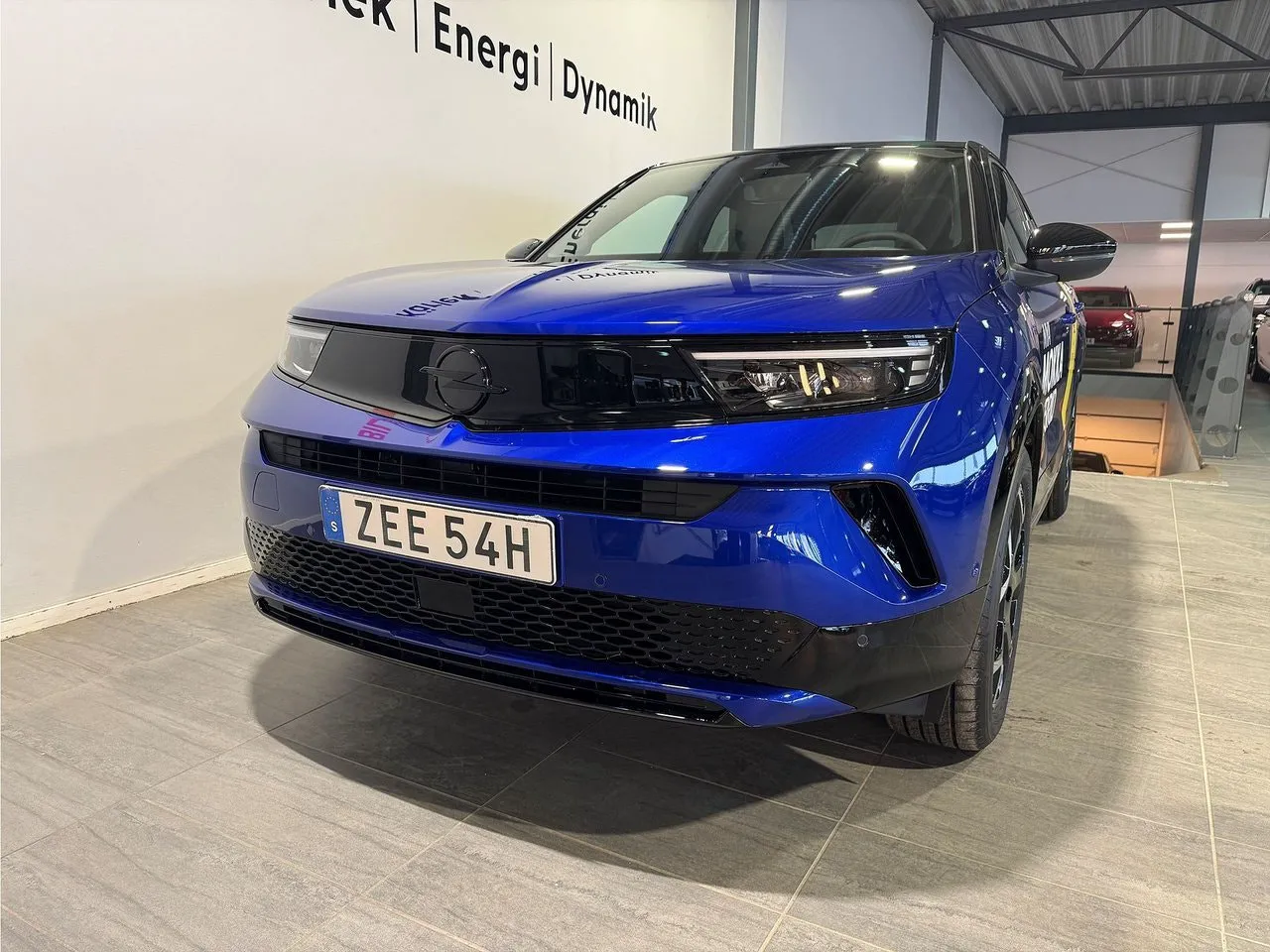 Vehicle image 3