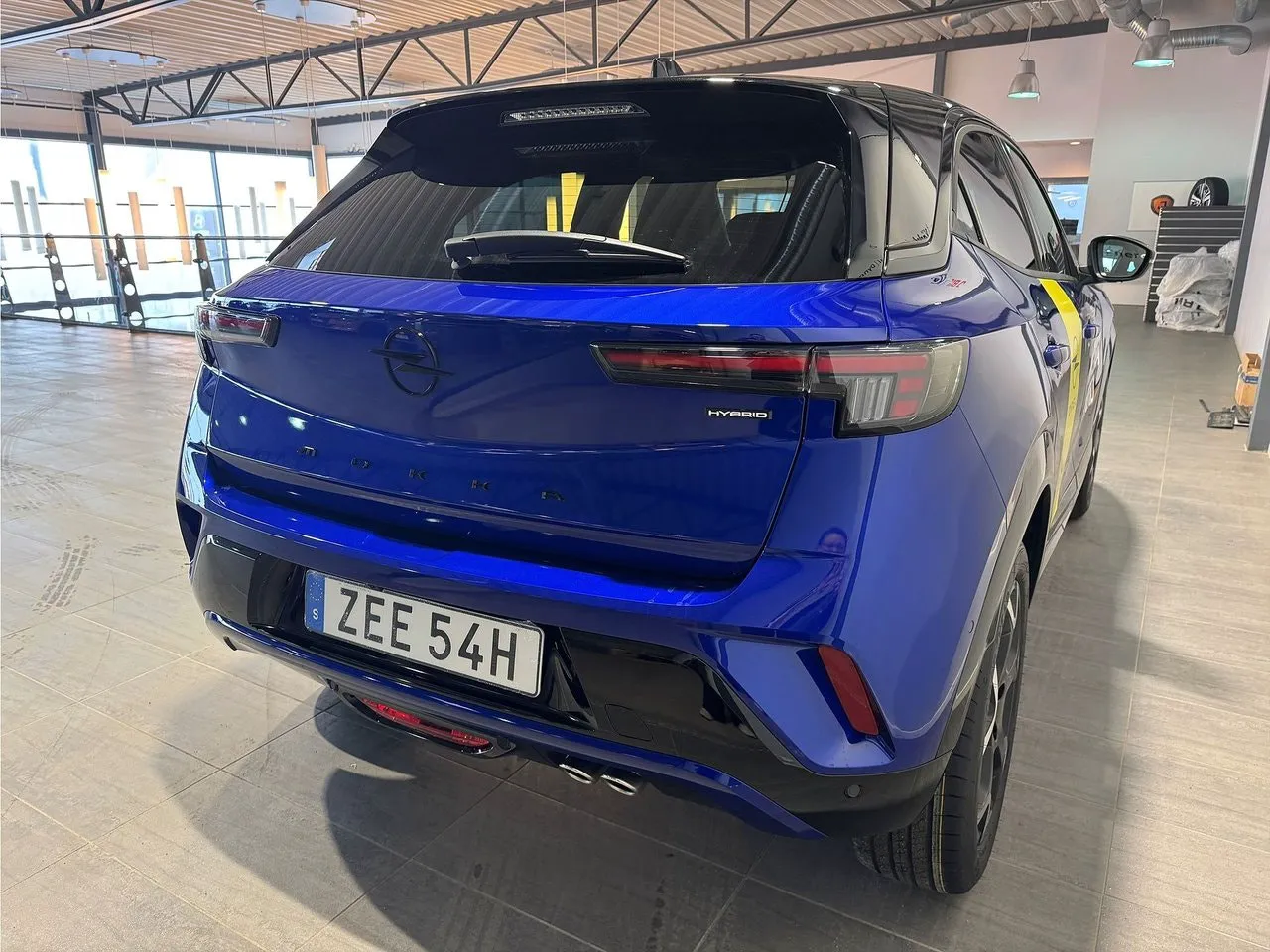 Vehicle image 4
