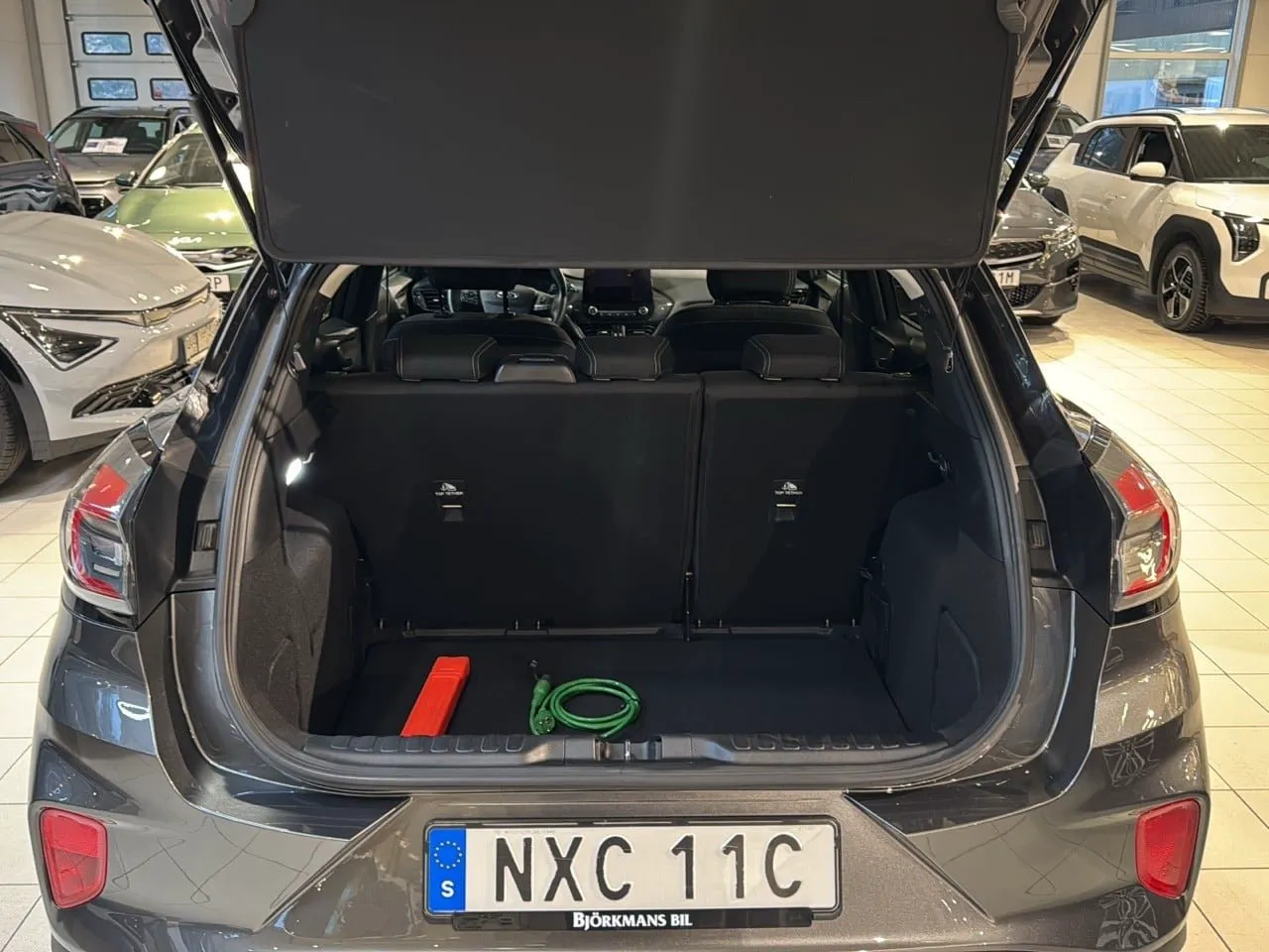 Vehicle image 13
