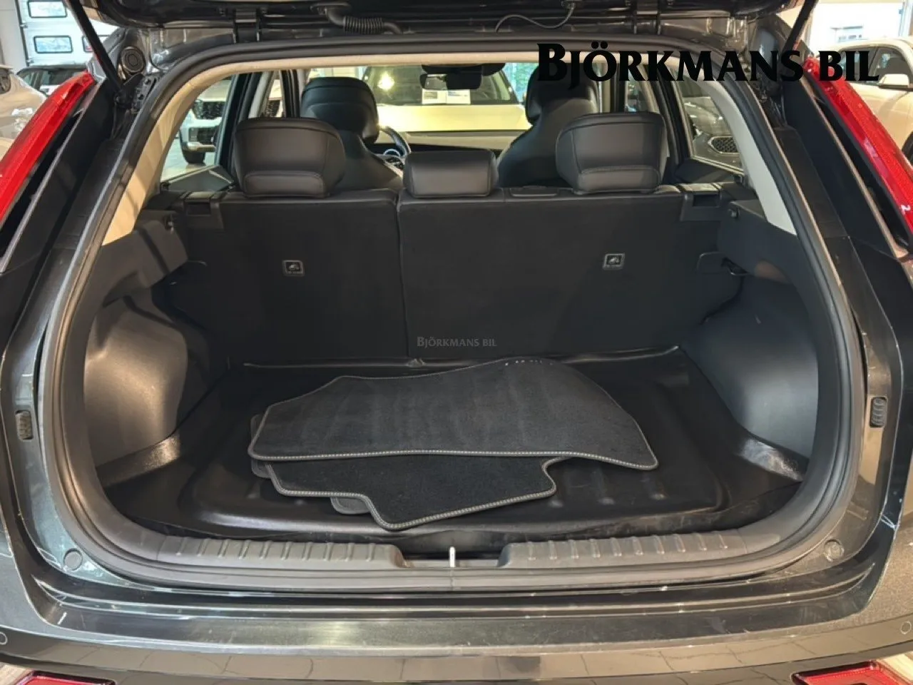 Vehicle image 18